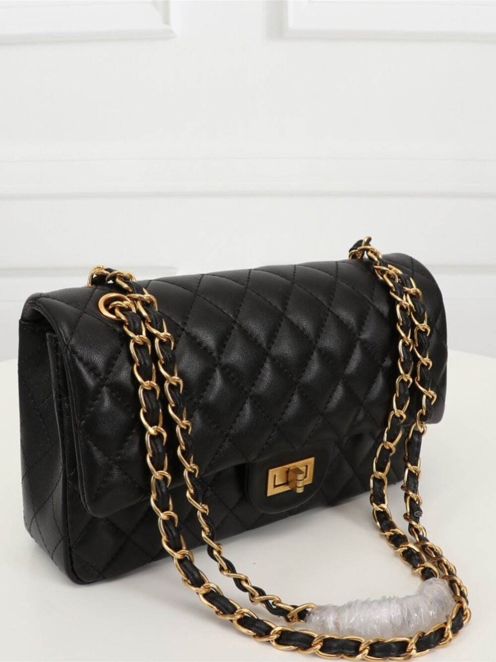 Noir Quilted Chain Shoulder Bag – Black Leather - Picture 2 of 9